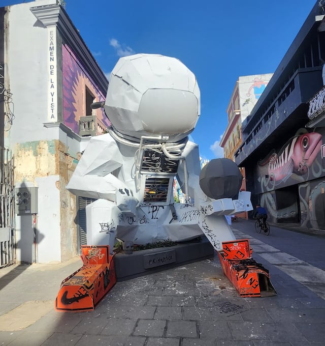Radican cargos por vandalismo contra escultura “El Astronauta” en Río Piedras