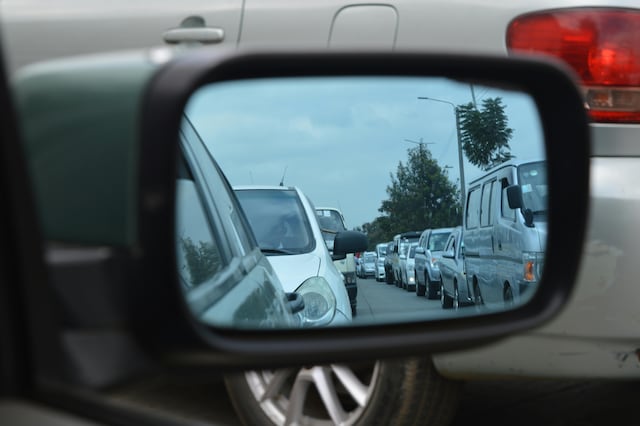 Tránsito lento en la PR-52 por camión de gasolina volcado