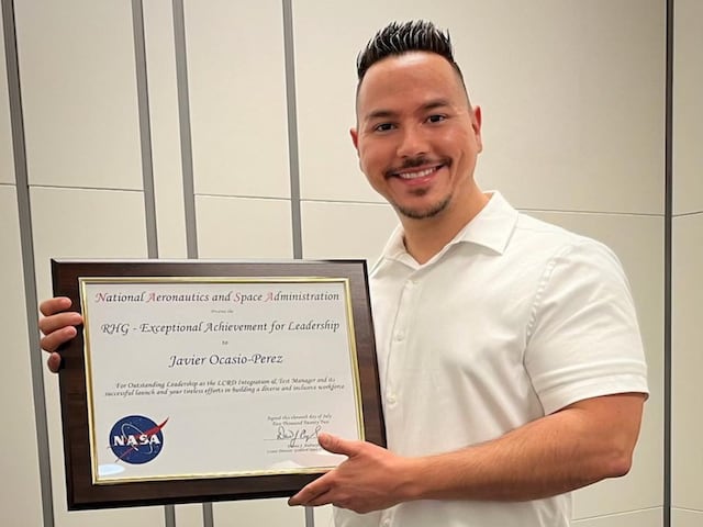 Exalumno de Recinto de Mayagüez recibe doble reconocimiento por parte de la NASA