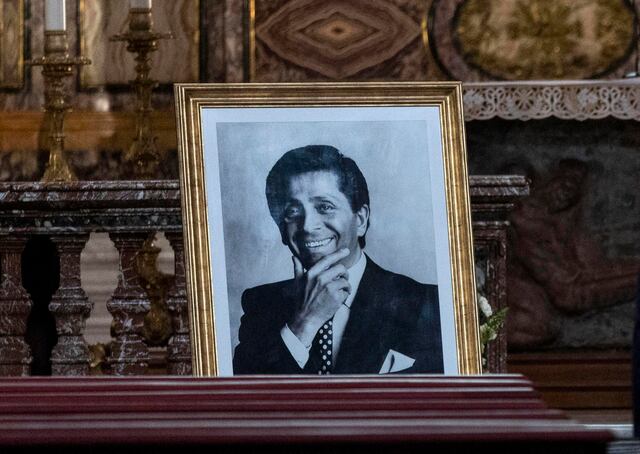 La moda, el cine y sus musas lloran al “grandioso Valentino” en su último adiós en Roma
