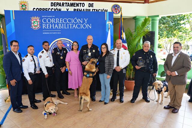 Tres canes de Corrección se retiran con rango honorífico de sargento