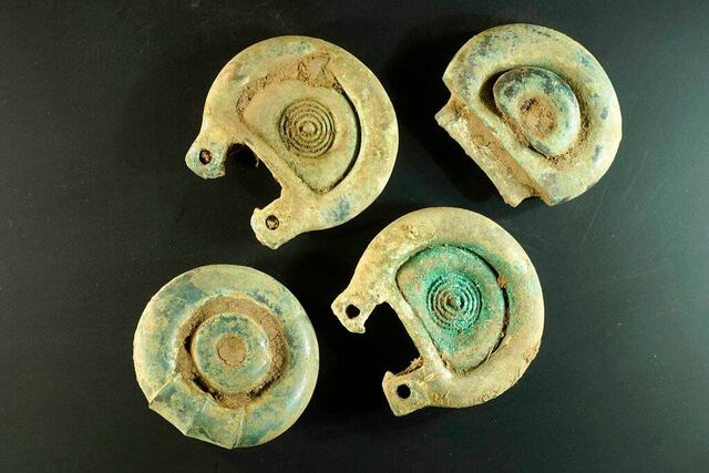 Cazador de tesoros halla piezas de 3.000 años en Escocia