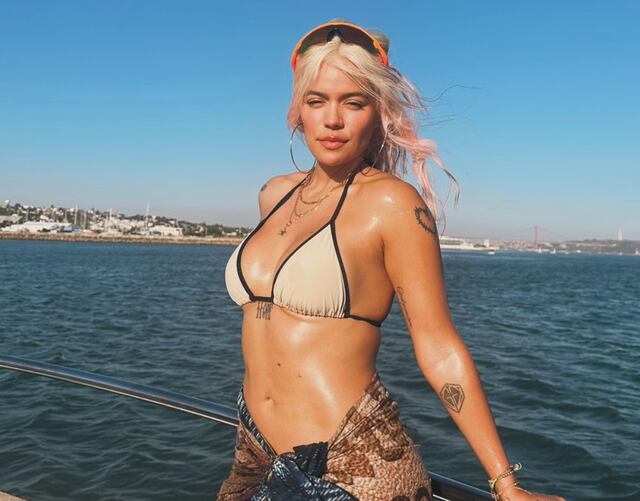 Karol G enciende las redes con sensual baile mientras escucha su más reciente éxito