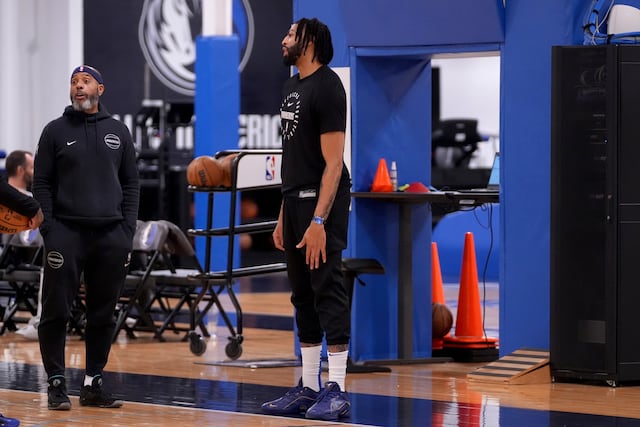 Incierto regreso de Anthony Davis a pesar de mejoría