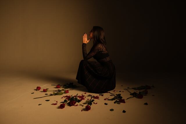 SANTAKARLA presenta su nuevo EP “canciones que fueron poemas.”