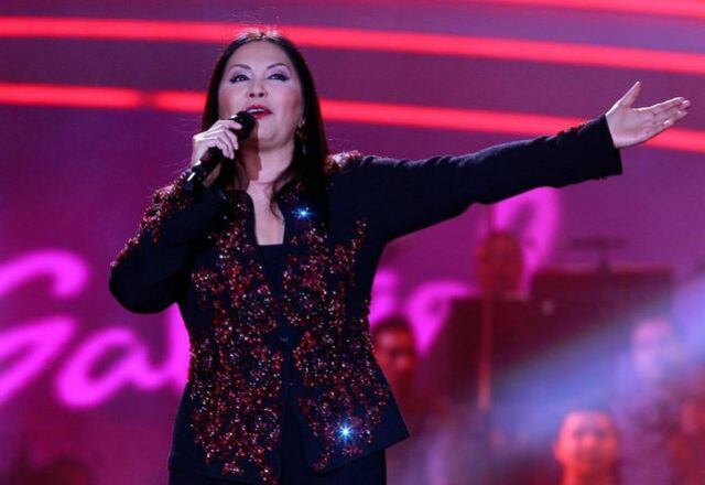 Ana Gabriel aclara por quién escribió su famoso tema “Simplemente amigos”