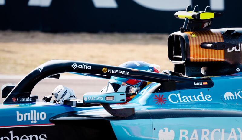El español Carlos Sainz (Williams) durante la jornada de clasificación de la carrera al esprint del GP de China, en Shanghái, este viernes 13. EFE/EPA/ALEX PLAVEVSKI