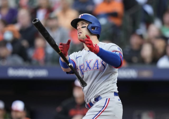 Bochy 1 victoria en otra aparición en la LCS después de que los Rangers vencieran a los Orioles 11-8 para subir 2-0 en la ALDS