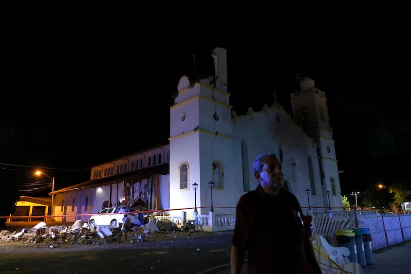 Vista general de la Catedral San Juan Bautista de la población de Penonomé, afectada por el terremoto de magnitud 7,7 que sacudió este 9 de octubre a Panamá. EFE/Bienvenido Velasco