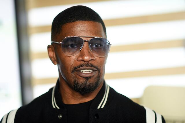 Mujer afirma que Jamie Foxx la agredió sexualmente en un bar de Nueva York; el actor niega