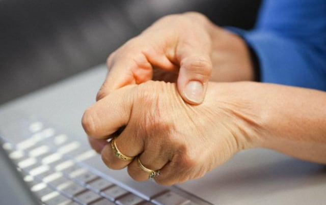 Casi dos tercios de las personas con artritis son menores de 65 años de edad, según estudios