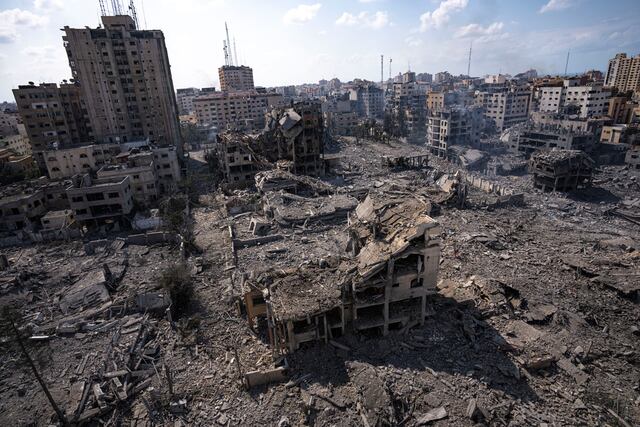 Israel bombardea barrio por barrio la Franja de Gaza