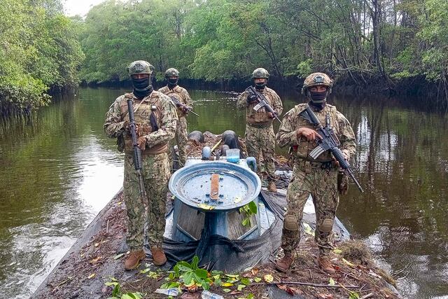 Ecuador incauta ‘narcosemisumergible’ en la costa fronteriza con Colombia