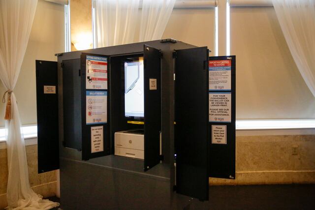 Impugnación sobre máquinas de votación en Georgia irá a juicio en 2024