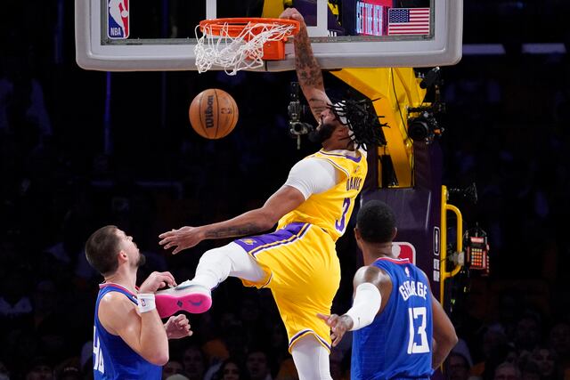 Kawhi regresa con 14 puntos en la victoria de los Clippers sobre los Lakers