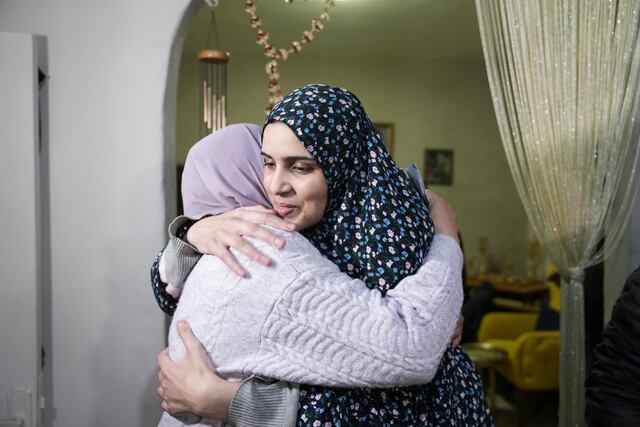 Hamás libera a 24 rehenes e Israel pone en libertad a 39 palestinos