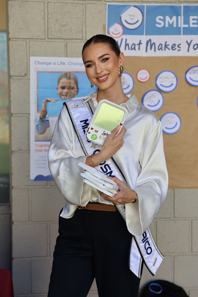 Miss Cosmo Puerto Rico se une a la celebración local del “Muro de Sonrisas” en San Juan por el Día Mundial de la Sonrisa