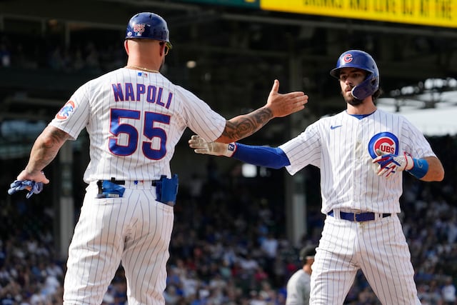 Cachorros blanquean 6-0 a Rockies con jonrones de Suzuki y Young