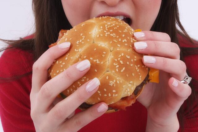 Peligroso calmar la ansiedad con comida