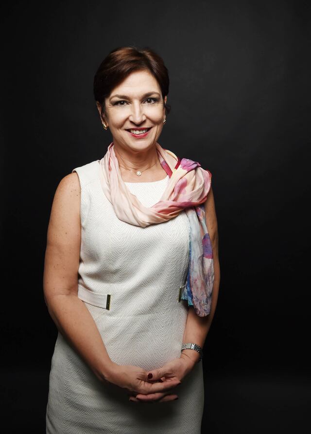 Nueva presidenta de la UPR presenta miembros de comité que encaminará la transición