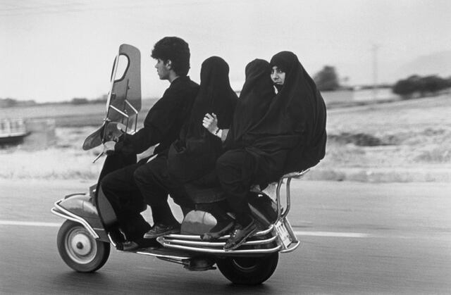 Irán comenzará a emitir permisos de conducir motoras a mujeres
