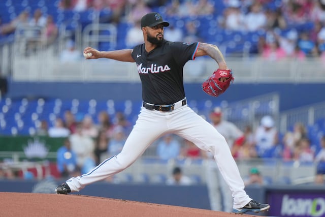 Stowers y Conine ayudan a Marlins en victoria sobre Nacionales