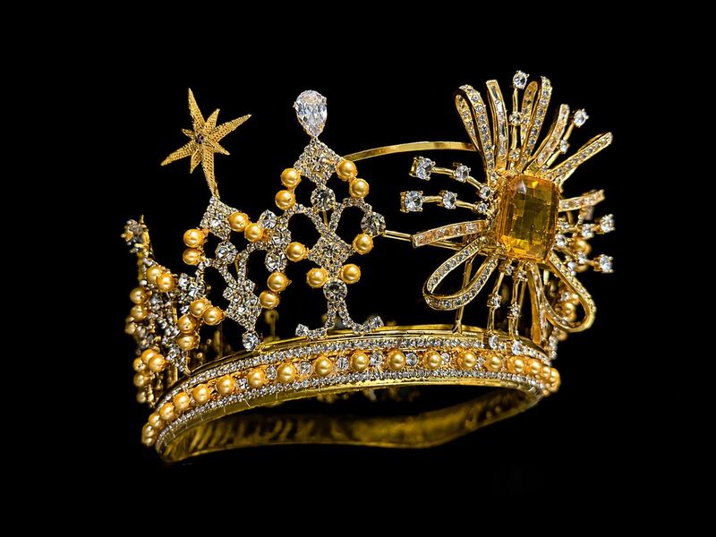 “My Universe”, una corona creada para iluminar el Universo.