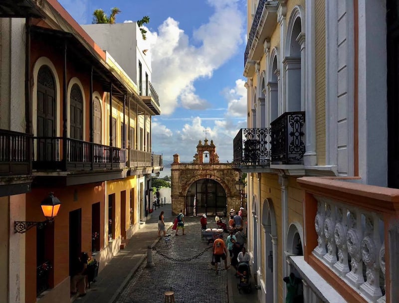 La organización Puerto Rico Historic Building Drawing Society es una opción que presenta al turista la ciudad amurallada. Foto suministrada