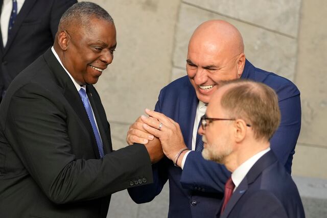Pentágono reúne armas de defensa aérea para Ucrania