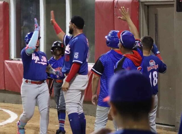 Doble A: Maceteros de Vega Alta abren la temporada con cómodo triunfo sobre Vega Baja