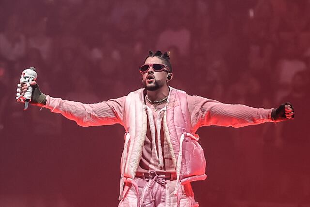 Bad Bunny da un adelanto de su próximo tema en medio de sus vacaciones