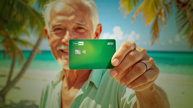 FirstBank lanza la primera tarjeta de débito en Puerto Rico hecha con plástico reciclado del océano