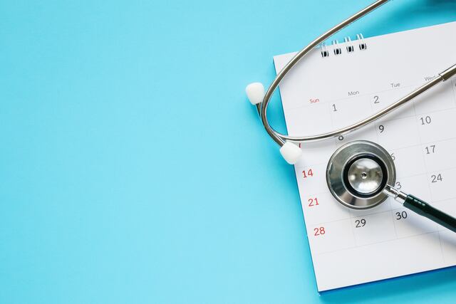 Médico lanza beca para ayudar a egresados de escuelas públicas que estudien medicina