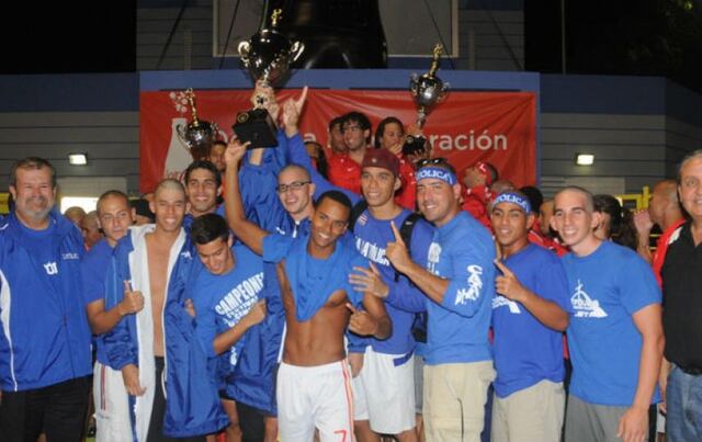 Se imponen los Pioneros y Jerezanas en natación de la LAI
