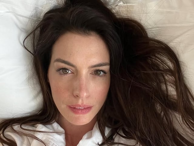 People corona a Anne Hathaway como la mujer más hermosa de 2026 en una edición que rompe estereotipos