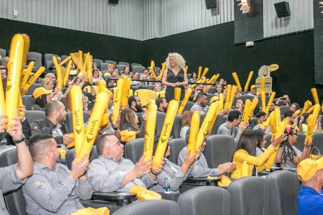 Sprint presenta su nueva campaña “ENCAJONAO”  Angelique “La Burbu” invita a los clientes a dejar de estar “encajonaos” y cambiarse a Sprint
