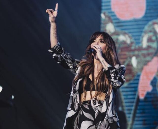 Kany García rinde homenaje a Keishla Rodríguez durante concierto en México