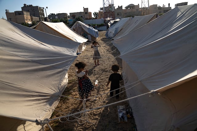 Israel bombardea Gaza y evacua ciudad cerca de Líbano antes de su esperada ofensiva contra Hamas