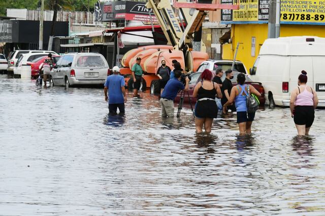 Rescatan a seis personas en el área de “Charco Prieto” en Bayamón