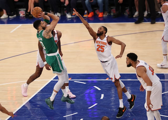 Celtics dominan a los Knicks y acortan distancia en la serie