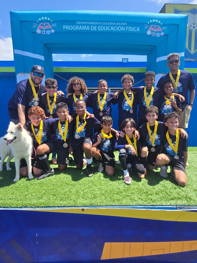 Escuela de San Juan gana campeonato nacional de fútbol 2-0 al vencer a Aibonito