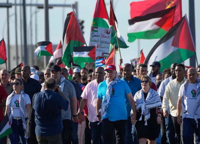 Miles de personas en Cuba, sobre todo jóvenes, participan en marcha propalestina