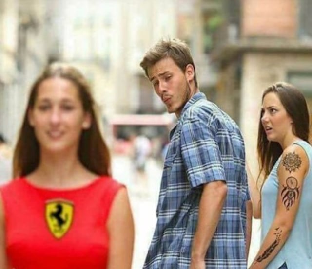 Qué tienen que ver los tatuajes, un Ferrari y las calcomanías