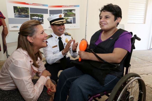 Primera dama hace una entrega especial