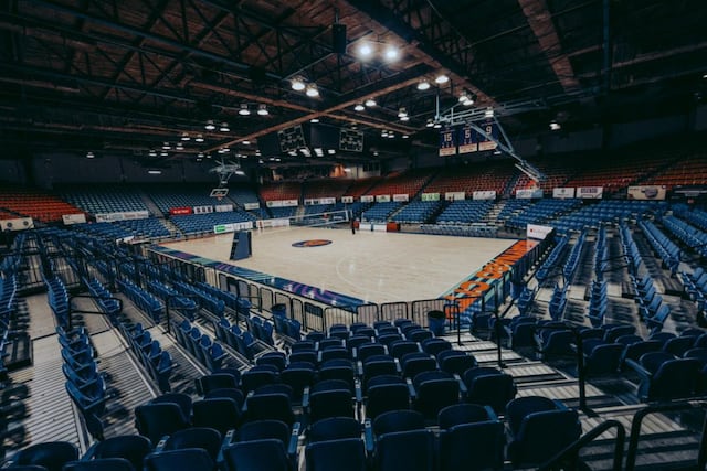 Coliseo Mario “Quijote” Morales de Guaynabo estrena nuevo tabloncillo