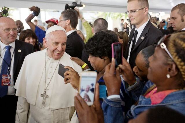 "El Papa de los selfies": Así se deja querer el Papa Francisco en Nueva York