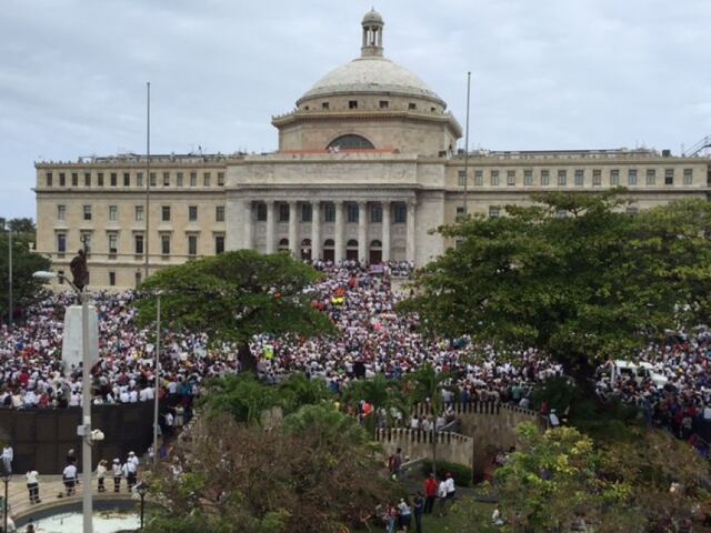 Miles se congregan para marchar en contra de educación con perspectiva de género