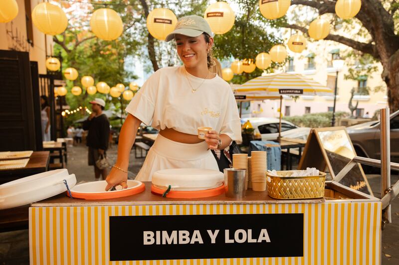 Bimba y Lola interviene Café Caleta en el Viejo San Juan.