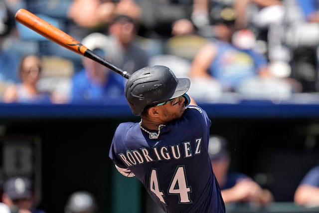 Dominicano Julio Rodríguez batea de 5-5 en triunfo de Marineros sobre Reales