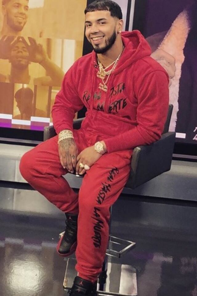 Anuel AA pide disculpa a La Taína tras llamarle "puerca" en su tiraera
